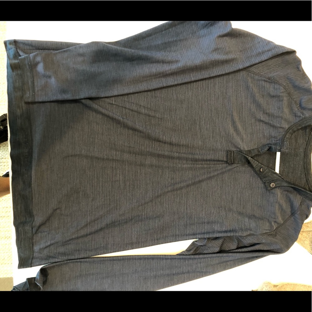 Long sleeve men’s lululemon shirt size Medium.